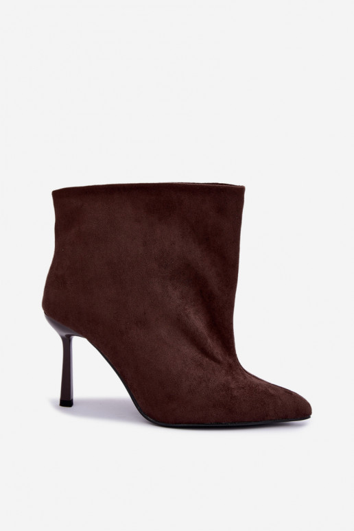 Schokoladenfarbene Slip-On Stiefeletten mit dünnen Absätzen Kamea