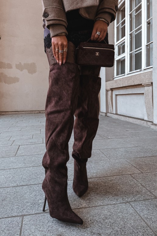 Damen kniehohe Stiefel mit schmalen Absätzen in brauner Farbe Aderelle