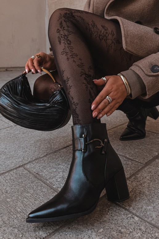 Wärmende Stiefeletten mit Absatz und Ornamenten in Schwarz Isarae