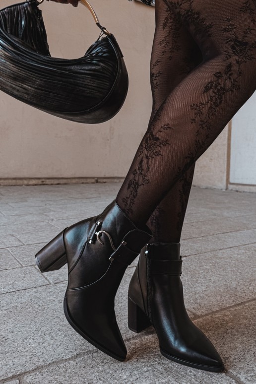 Wärmende Stiefeletten mit Absatz und Ornamenten in Schwarz Isarae