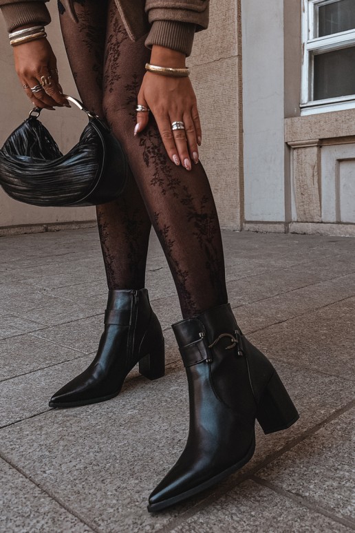 Wärmende Stiefeletten mit Absatz und Ornamenten in Schwarz Isarae