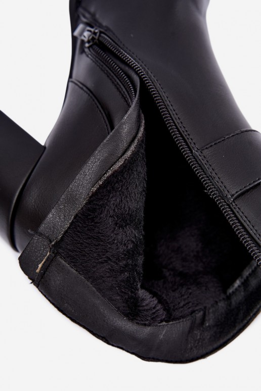 Wärmende Stiefeletten mit Absatz und Ornamenten in Schwarz Isarae
