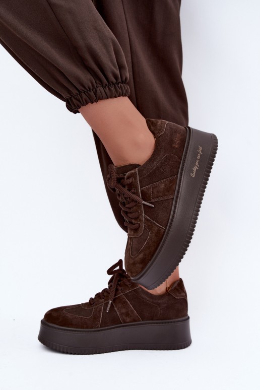 Sneaker mit Plattform aus Kunstveloursleder Lee Cooper LCJ-26-01-4644 in schokoladenfarbe