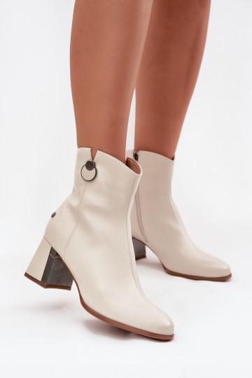 Isolierte Stiefeletten aus natürlichem Leder mit Absätzen in Sandfarbe 2