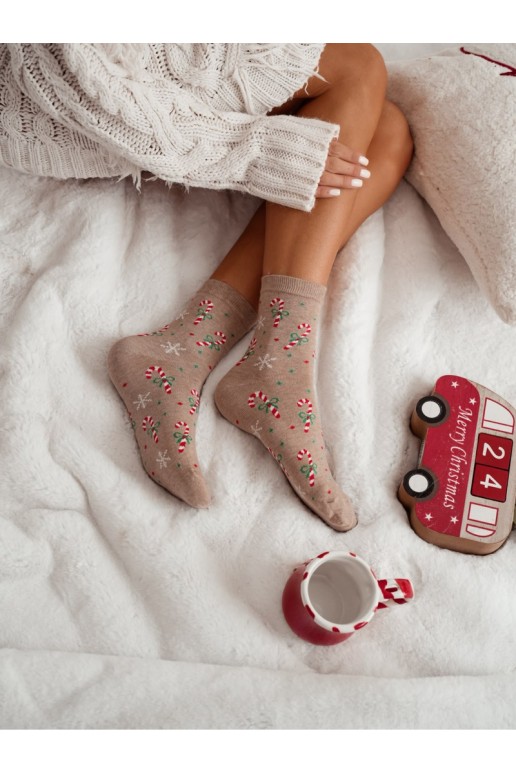 Beige Damensocken mit Zuckerstangen und Schneeflocken