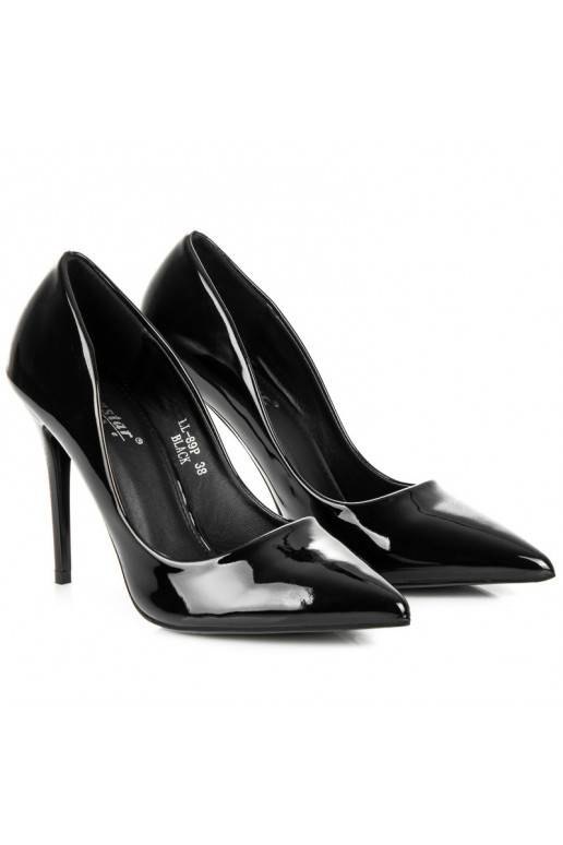 Schwarze Lackschuhe mit hohen Absätzen