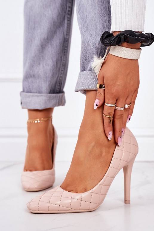 Eleganter, gesteppter High-Heel-Schuh... Eleganter, gesteppter High-Heel-Schuh...