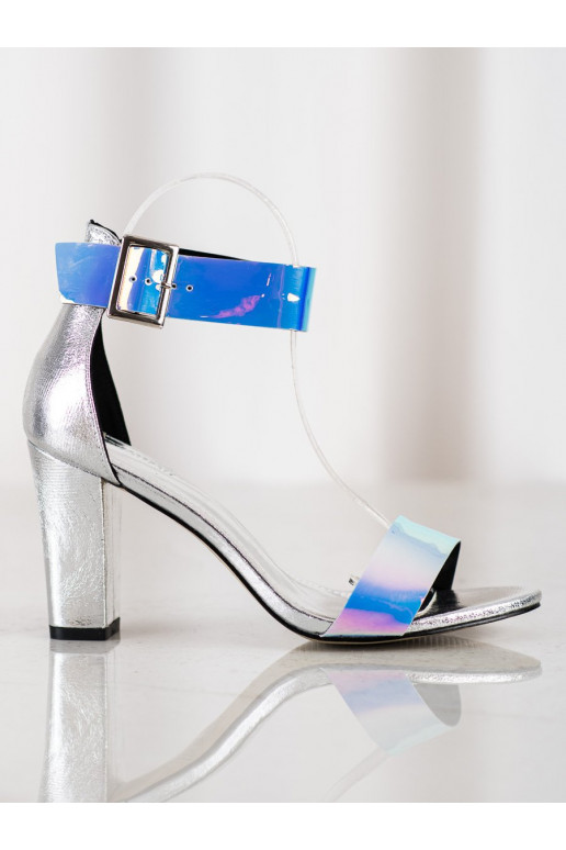 Sandaletten mit glänzenden Details Sandaletten mit glänzenden Details
