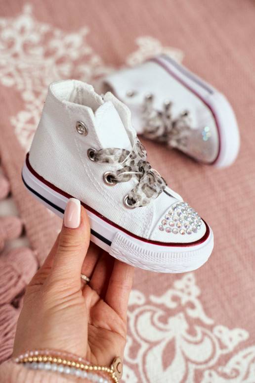 Kinder-Sneaker mit Sohlen in weißer Farbe und Zirkonösen