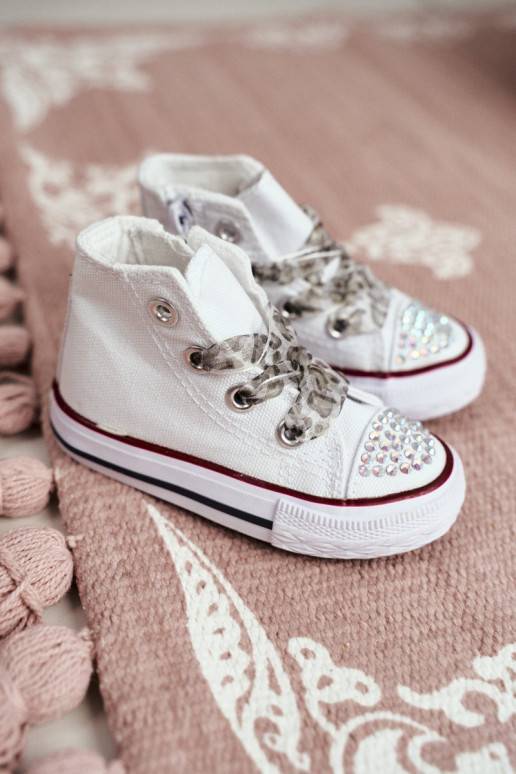 Kinder-Sneaker mit Sohlen in weißer Farbe und Zirkonösen