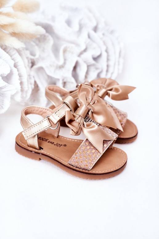 Sandalen für Kinder mit Bändern in...