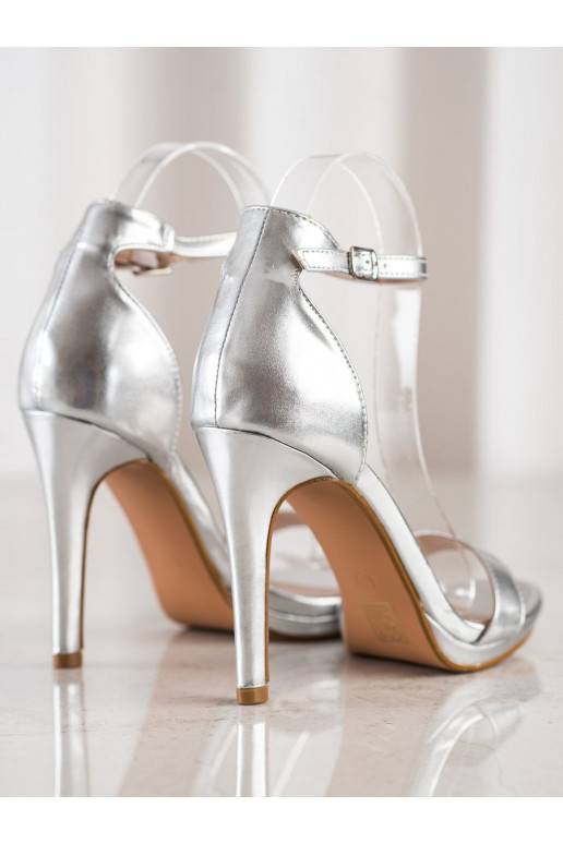 Sandalen eines klassischen Modells... Sandalen eines klassischen Modells...