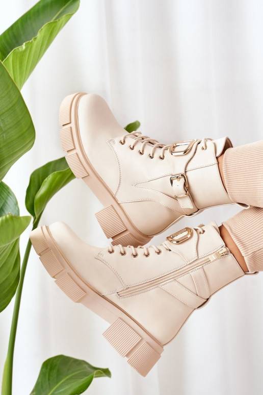 Beheizte Stiefel mit goldenen... Beheizte Stiefel mit goldenen...