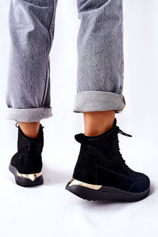 Sportliches Sneakers-Modell in der... Sportliches Sneakers-Modell in der...