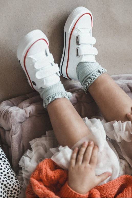 Kinder-Freizeitschuhe mit Klebeverschlüssen, Farbe Weiß