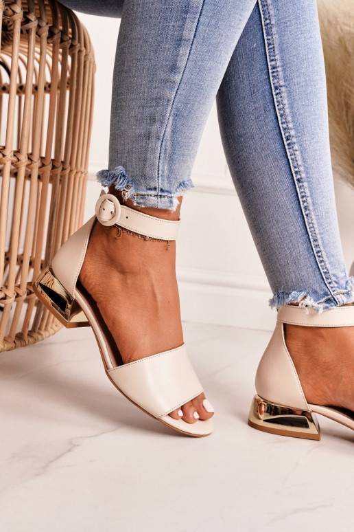 Damensandalen mit goldenem Absatz... Damensandalen mit goldenem Absatz...