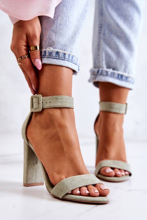 Hellgrüne Wildleder-Sandalen von Jacqueline