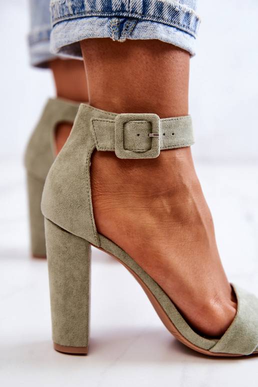 Hellgrüne Wildleder-Sandalen von Jacqueline