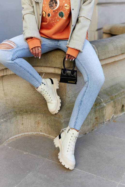 Damen-Stiefeletten in Elfenbeinfarbe... Damen-Stiefeletten in Elfenbeinfarbe...