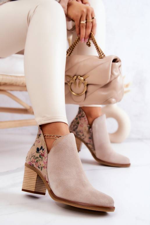 Damenstiefeletten mit Absatz in... Damenstiefeletten mit Absatz in...