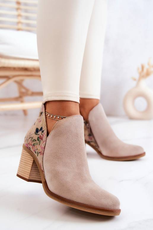 Damenstiefeletten mit Absatz in... Damenstiefeletten mit Absatz in...