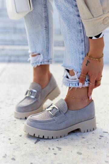 Modische Schuhe aus...