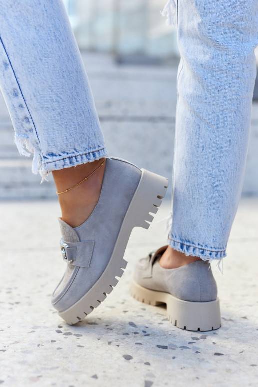 Modische Schuhe aus Wildleder in Grau... Modische Schuhe aus Wildleder in Grau...