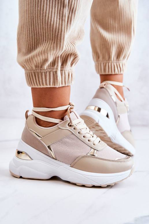 Glänzende Sportschuhe mit beigem... Glänzende Sportschuhe mit beigem...