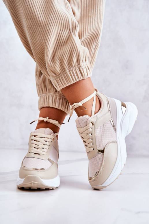 Glänzende Sportschuhe mit beigem... Glänzende Sportschuhe mit beigem...