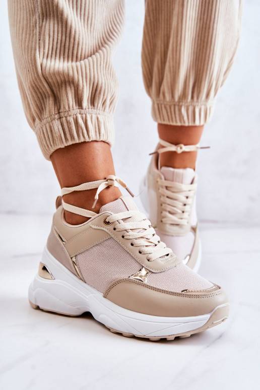 Glänzende Sportschuhe mit beigem... Glänzende Sportschuhe mit beigem...