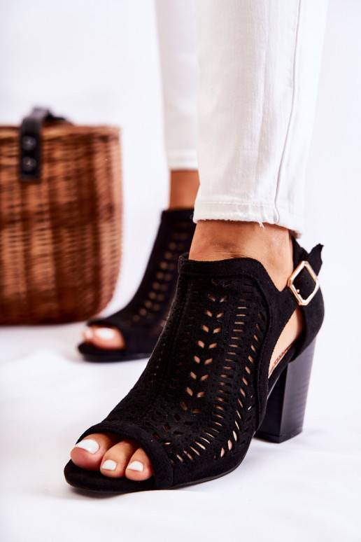 Damenstiefel mit Cut-Out-Motiven in... Damenstiefel mit Cut-Out-Motiven in...