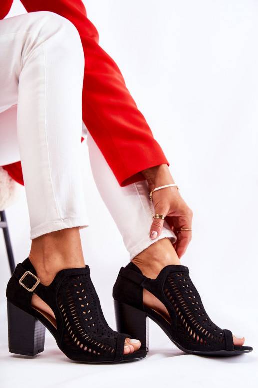 Damenstiefel mit Cut-Out-Motiven in... Damenstiefel mit Cut-Out-Motiven in...