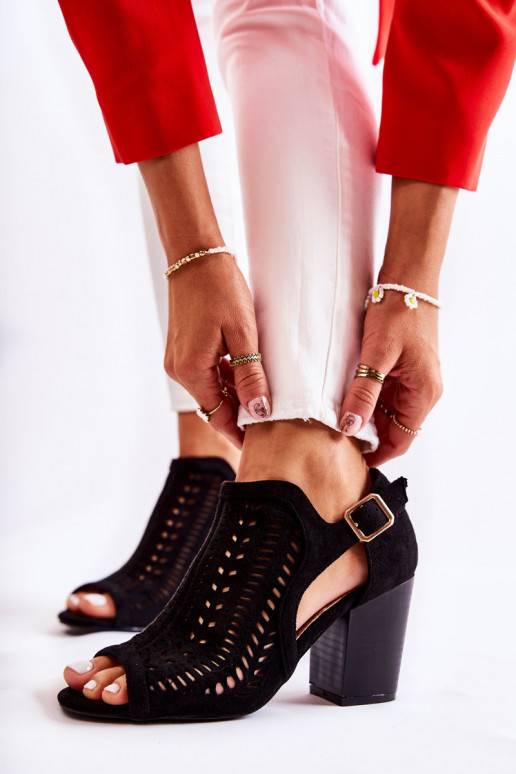 Damenstiefel mit Cut-Out-Motiven in... Damenstiefel mit Cut-Out-Motiven in...