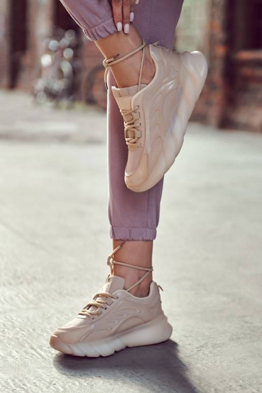 Sneakers Modell Schuhe beige Farbe... Sneakers Modell Schuhe beige Farbe...