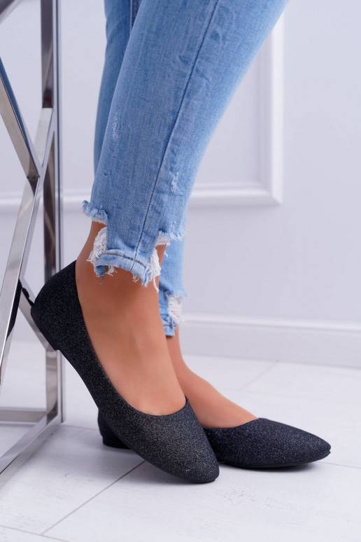 Glänzende Ballerinas in schwarzem Tiffy