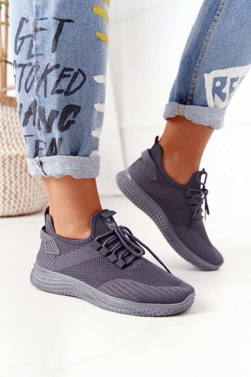 Sportliche Schuhe in grauer Farbe von... Sportliche Schuhe in grauer Farbe von...