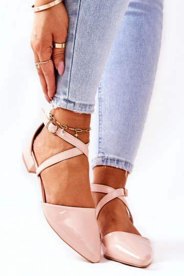 Schuhe mit Lackeffekt