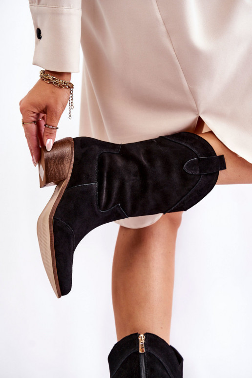 Cowboy-Wildlederstiefel. Schuhe in... Cowboy-Wildlederstiefel. Schuhe in...