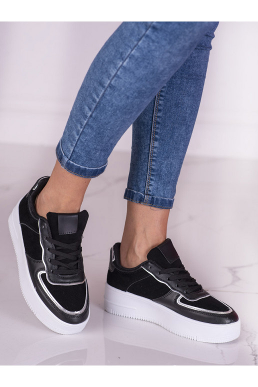 Damenschuhe mit hoher Plateausohle in Schwarz mit Schnürsenkeln von Shelovet