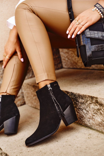 Schwarze Stiefel mit hohen...