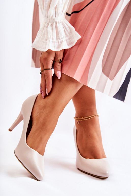 Hochhackige Schuhe in grauer Farbe... Hochhackige Schuhe in grauer Farbe...