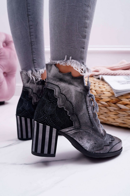 Graue Damenstiefel aus Naturleder Graue Damenstiefel aus Naturleder