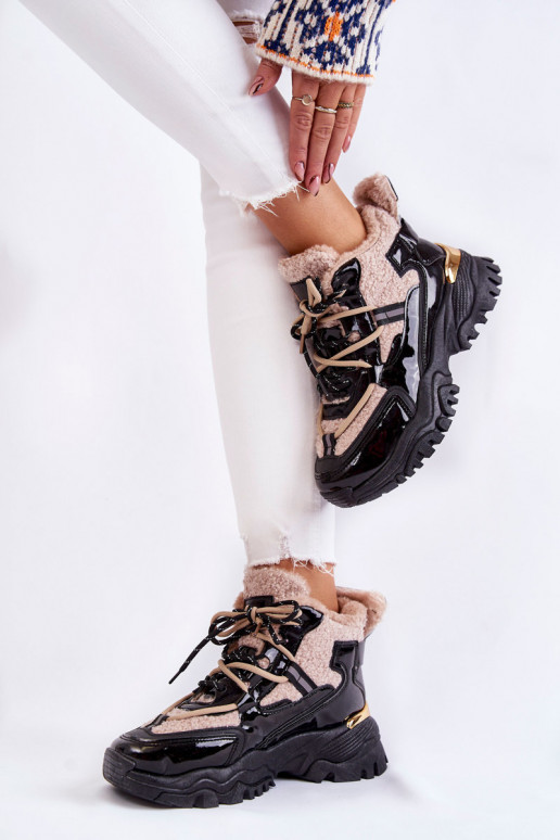 Schwarze und beige warme Sportschuhe... Schwarze und beige warme Sportschuhe...