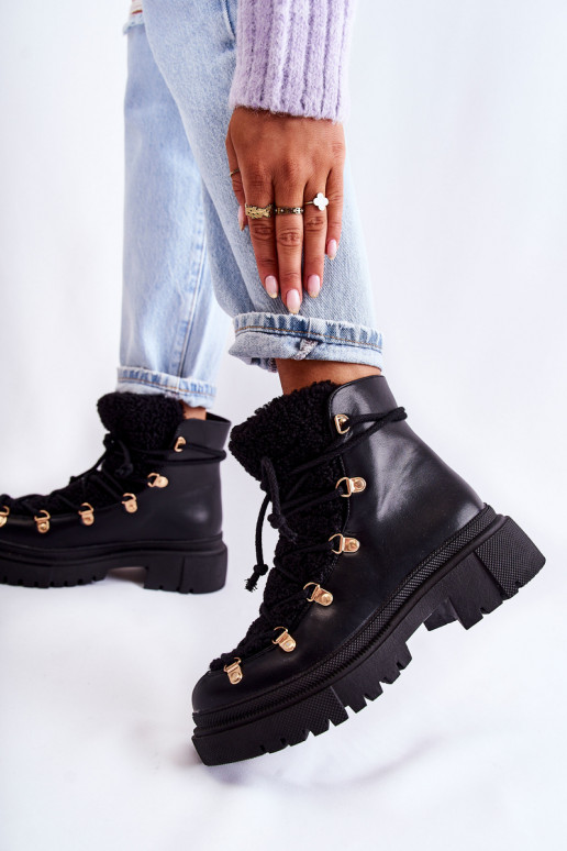 Stiefel in schwarzer Farbe Arisa Stiefel in schwarzer Farbe Arisa