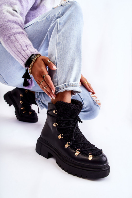 Stiefel in schwarzer Farbe Arisa Stiefel in schwarzer Farbe Arisa