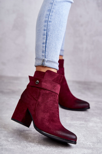Rote Wildlederstiefel für...