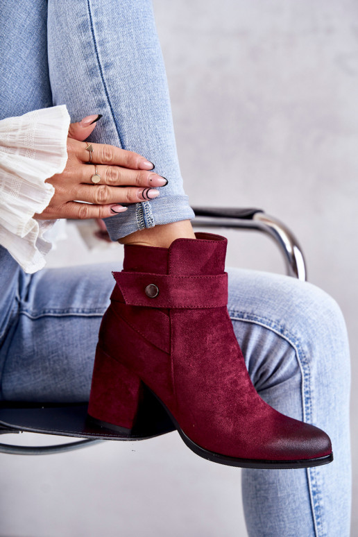 Rote Wildlederstiefel für Damen Rote Wildlederstiefel für Damen