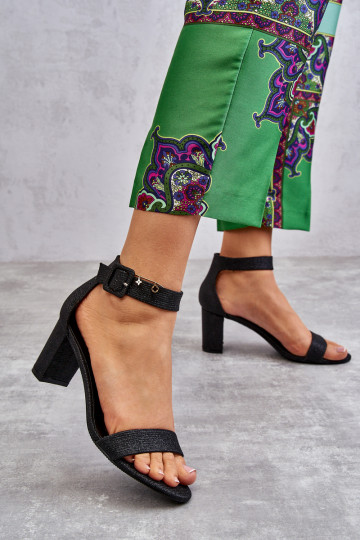 Schwarze, glänzende High Heels von Maxim 2