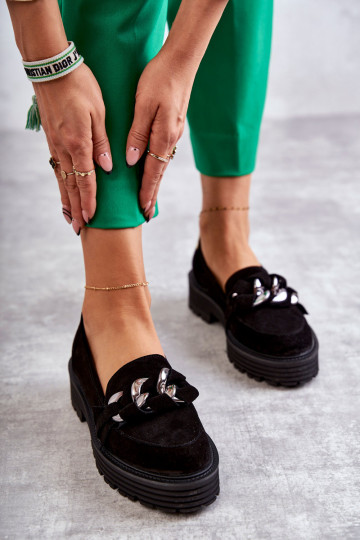 Schwarze Schuhe aus...