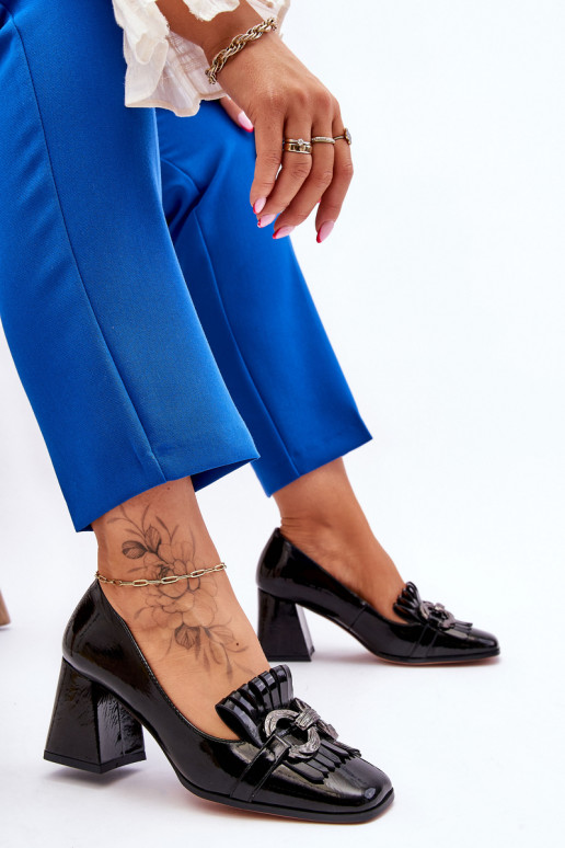 Klassische schwarze Schuhe mit Absatz... Klassische schwarze Schuhe mit Absatz...